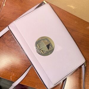 kate spade light pink crossbody wallet with gold emblem